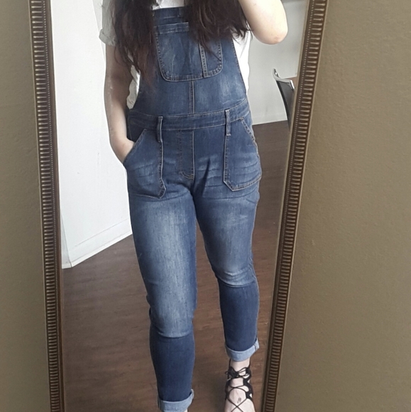 GAP DENIM STRETCH CROP OVERALLS - Picture 2 of 8